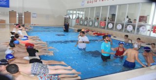 Hakkarinin İlk Yarı Olimpik Yüzme Havuzu Açıldı
