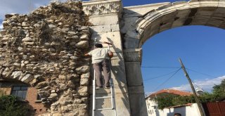 Baltalı Kapıdaki Yazılar Temizlendi