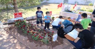 Şehit Annenin Mezarına Doğum Günü Ziyareti