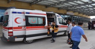 Sağlık Görevlilerine Saldıran Şahısa Polis Müdahale Etti: 2 Yaralı