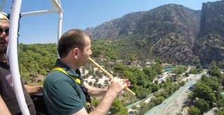 Görme Engelli Öğretmenin Bungee Jumping Heyecanı