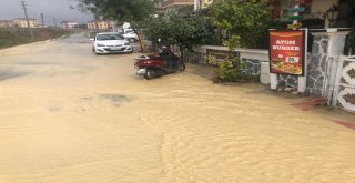 Sakaryada Dereler Taştı, İlçe Sular Altında Kaldı