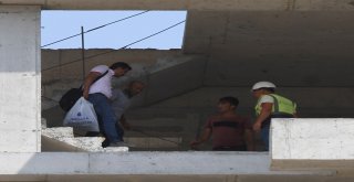 Polis Yemek Sözü Vererek İntihardan Vazgeçirdiği Gençle Birlikte Yemek Yedi