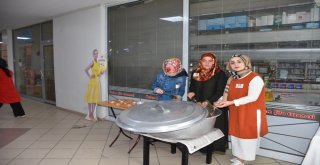 15 Temmuz Şehit Ve Gazileri İçin Helva Dağıttılar