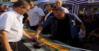 Rekorun Ustaları 8,40 Santimlik Pide Yaptı