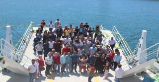 Siverekte Görev Yapan Sağlıkçılar Fırat Nehrini Gezdi