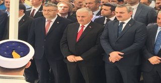 Tbmm Başkanı Binali Yıldırım Dayısının Eşinin Cenaze Törenine Katıldı