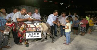 Araçları Durdurup Kitap Dağıttılar