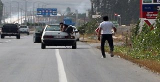 Benzin İstasyonuna Otomobili Böyle Soktular