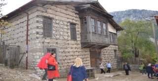 Düğmeli Evler Turistlerin Gözdesi Oldu