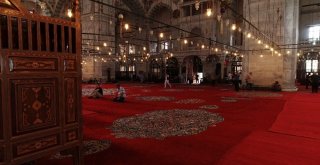 (Özel) Fatih Camii Tarihi Halılarına Kavuştu