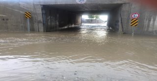 Keşanda Şiddetli Yağmur Sokakları Göle Çevirdi