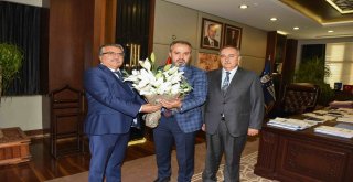 Başkan Aktaştan Zabıtaya Anonslu Kutlama