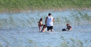 Beyşehir Gölü Kıyılarında Yüzme Keyfi