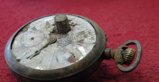 Kurşunun Durdurduğu Saat Görenleri Şaşırtıyor