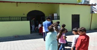 4 Farklı Ülkeden 30 Çocuk, Aynı Camide Kuran Eğitimi Alıyor