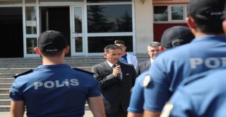 Vali Topaca, Polislerle Bayramlaştı