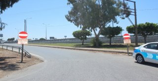 Yoldan Çıkıp Sürüklenen Motosiklet Ters Yönden Gelen Kamyonun Altına Girdi