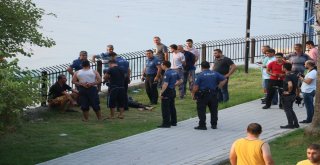 İntihar Etmek İçin Nehre Atlayan Kadın Vatandaşlar Tarafından Kurtarıldı