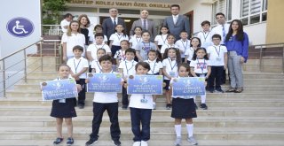 Küçük Öğrenciler Barış İçin Güvercin Uçurdu