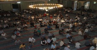 Elazığda Bayram Namazında Camiler Doldu Taştı