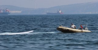 Foçadaki Çevre Felaketinde Temizlik Çalışmaları Devam Ediyor