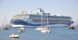 Gemiden İnen Turistler Alışverişe Koştu