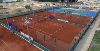Şahin, 16 Yaş Türkiye Tenis Şampiyonasının Açılışını Yaptı