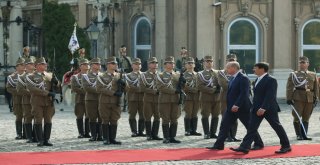 Cumhurbaşkanı Erdoğan Macaristanda Resmi Törenle Karşılandı