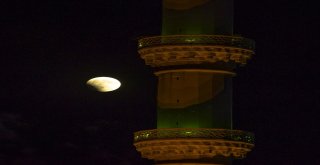 Yüzyılın En Uzun Kanlı Ay Tutulması Ankara Semalarından İzlendi