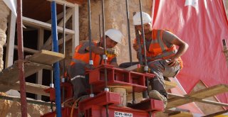 Tarihi Artuklu Hamamı Yerine İndiriliyor