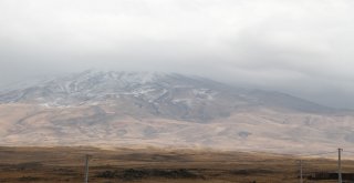 Süphan Dağına Kar Yağdı