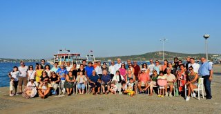 Çeşmede 69 Yıllık Toplu Bayramlaşma Geleneği Yaşatılıyor