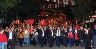 Cumhuriyet Ateşi Yenimahallede Yakıldı