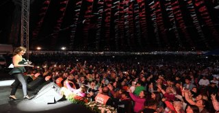 1800 Metre Rakımlı Feslikan Yaylasında Sümer Ezgü Ve Funda Arar Konseri