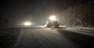 Kar Yağışı Konya-Antalya Karayolunu Trafiğe Kapattı