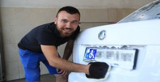 Engelliler, Şehit Yakınları Ve Gazilerin Araçlarını Ücretsiz Yıkıyor