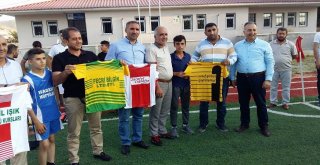 Bursa Muş İlderden Hasköylü Sporculara Malzeme Desteği