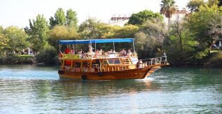 Manavgat Belediyesinin Nehir Otobüsü Rekora Koşuyor
