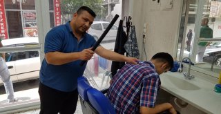 Müşterileri Bu Berbere Dayak Yemeye Geliyor