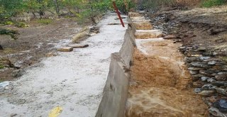 Bolvadinde Aniden Bastıran Yağmur Ve Dolu Korkuttu