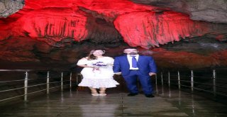 Mühendis Çift, Kentin Tanıtımı İçin Mağarada Nikah Kıydı