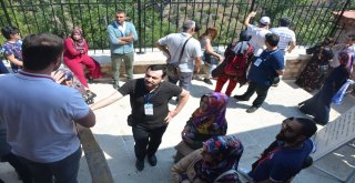 (Özel Haber) Dergahında Gelen Ziyaretçilere Şeyh Edebali Hazretleri Canlandırılıyor