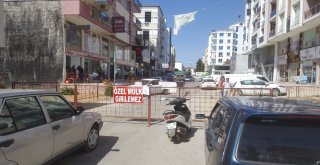 Tapulu Arazim Diyerek Yolu Trafiğe Kapattı