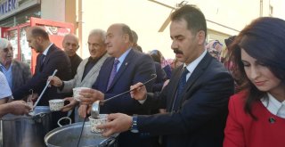 Ak Parti Teşkilatı Erzincanda Aşure Dağıttı