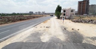 Vatandaş İnat Etti, Ev Yolun Ortasında Kaldı