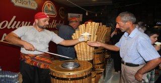 Elazığda 2 Tona Yakın Maraş Dondurması Dağıtıldı