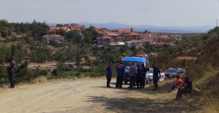 Uşakta Otomobil Gölete Uçtu, 4 Kişi Boğularak Hayatını Kaybetti (2)