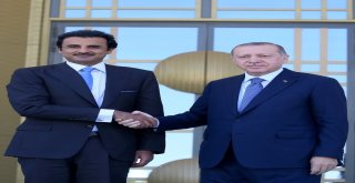 Cumhurbaşkanı Erdoğan, Katar Emiri Şeyh Temim İle Bir Araya Geldi