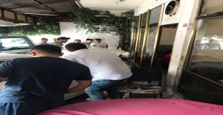 Ataşehirde Hamile Sürücü Kahvehaneye Daldı: 2 Yaralı